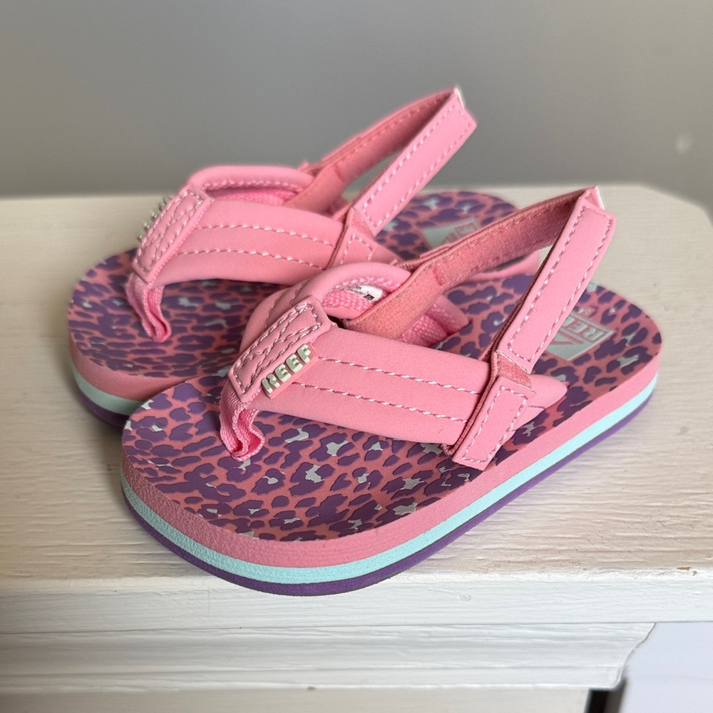 Reef Kids Pink Leopard Print Sandals - Picture 3 of 8
